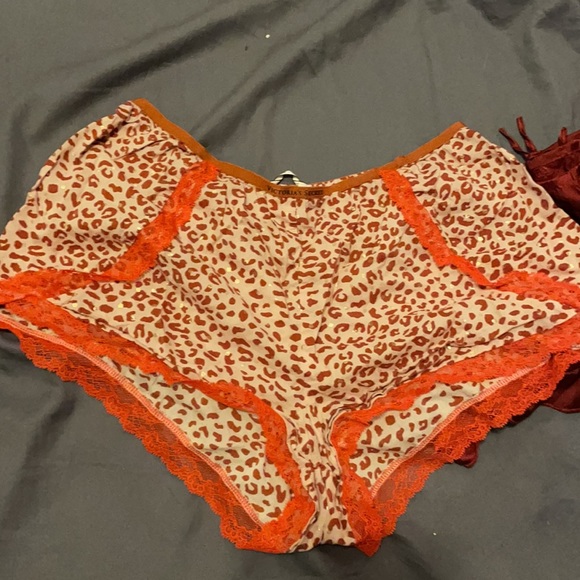 Shorts - Picture 3 of 5